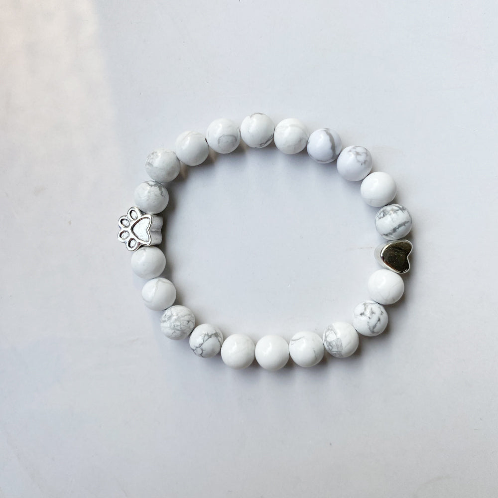 ELARA – Handgefertigtes Naturstein-Armband mit niedlichen Pfoten- und Herzanhängern für einen einzigartigen Look