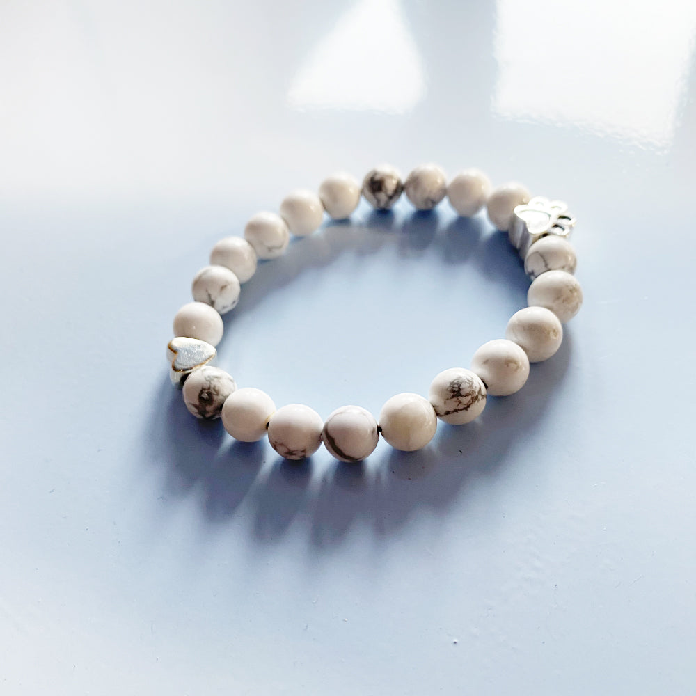 ELARA – Handgefertigtes Naturstein-Armband mit niedlichen Pfoten- und Herzanhängern für einen einzigartigen Look