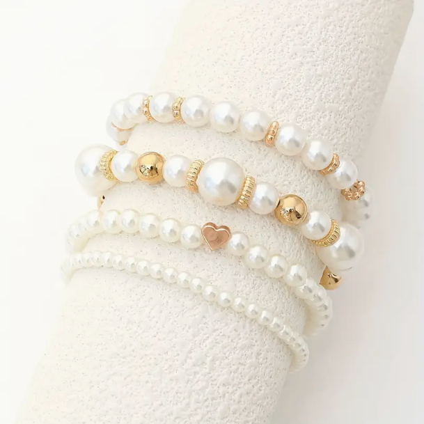 Armband-Set aus weißen Kunstperlen