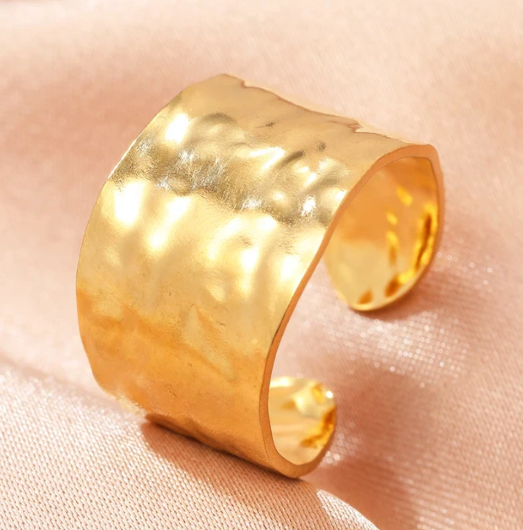 Eleganter Griechischer Ring in Goldfarbe
