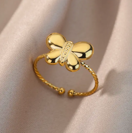 Eleganter Schmetterlingsring in Goldfarbe mit Zirkonia