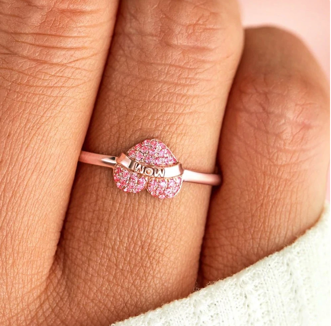 Eleganter Herzring "Mama" mit funkelnden Zirkonia, 18K vergoldet.