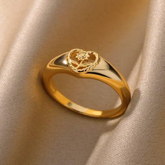 Romantischer Herz- und Rosenring in Goldfarbe