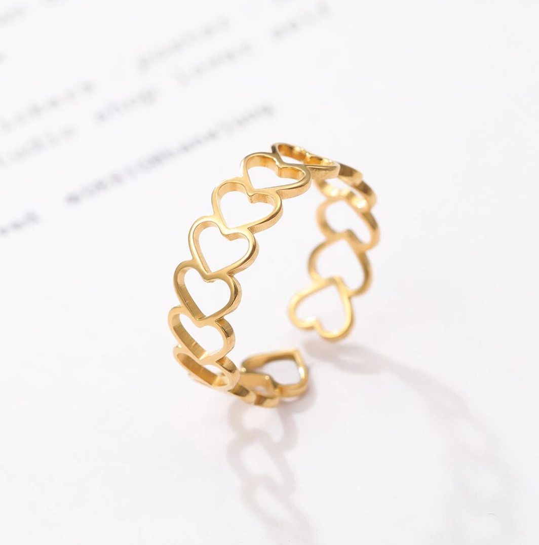 Eleganter verstellbarer Ring mit herzförmigem Design in edler 18K Goldplattierung