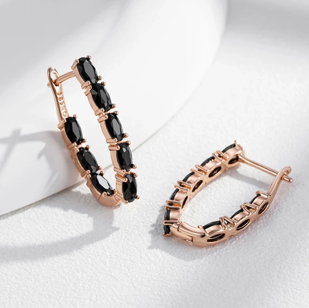 Eleganter abendlicher Schmuckset in Roségold Farbe mit schwarzer Zirkonia