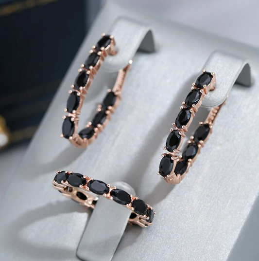 Eleganter abendlicher Schmuckset in Roségold Farbe mit schwarzer Zirkonia