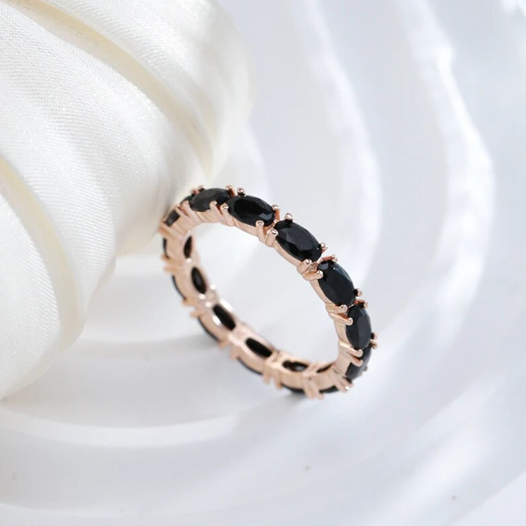 Eleganter abendlicher Schmuckset in Roségold Farbe mit schwarzer Zirkonia