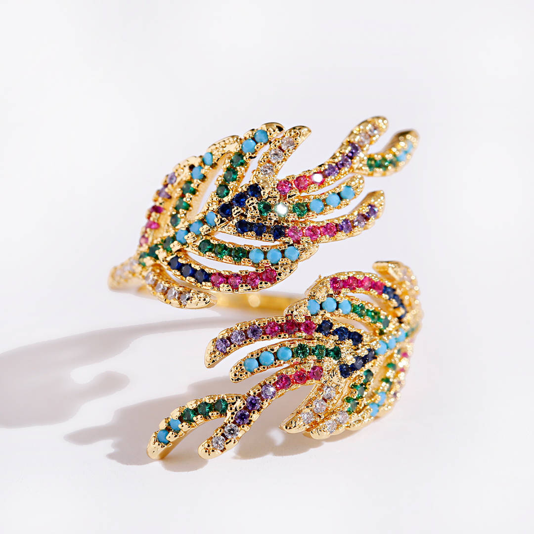 Eleganter verstellbarer Blatt-Ring aus 18K vergoldetem Material mit funkelnden farbigen Zirkonia-Steinen