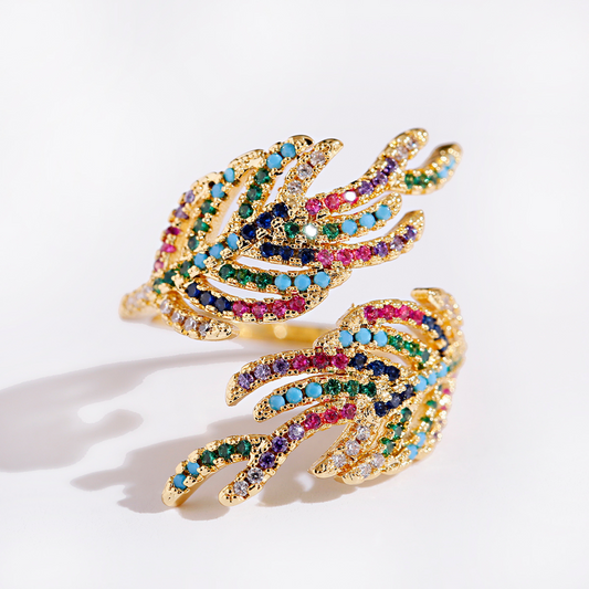 Eleganter verstellbarer Blatt-Ring aus 18K vergoldetem Material mit funkelnden farbigen Zirkonia-Steinen