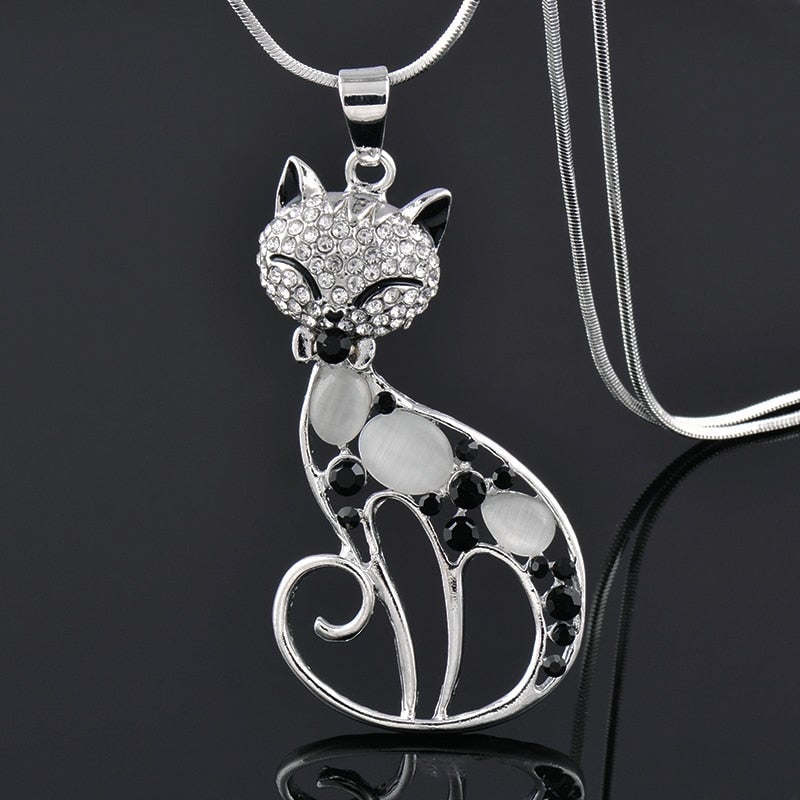NAYA – Elegante Katzen-Liebe Halskette aus 925er Silber mit funkelnden Zirkonia für stilsichere Damen