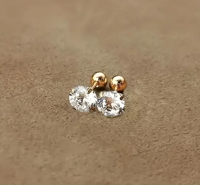 18K Vergoldete Vier-Krallen Ohrstecker mit gedrehten Zirkonia-Kugeln