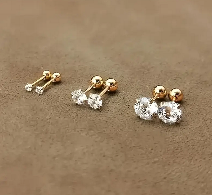 18K Vergoldete Vier-Krallen Ohrstecker mit gedrehten Zirkonia-Kugeln
