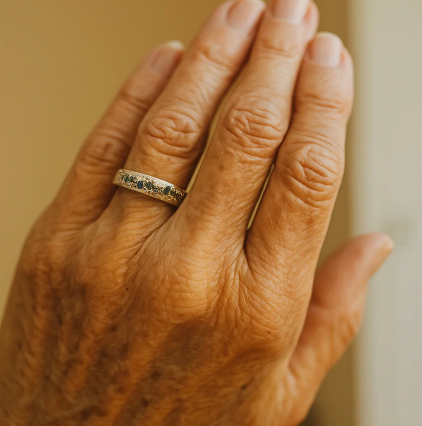 Vintage-inspirierter bunter Ring