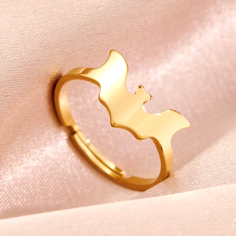 Eleganter Gothic Fledermaus Halloween Ring aus hypoallergenem, 18K vergoldetem Stahl