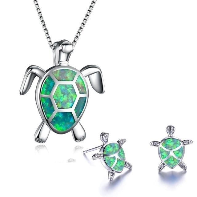 Elegantes NAIAE Set aus Halskette und Ohrringen mit zarter Meeresschildkröte in Silber & Opal für einen stilvollen Look