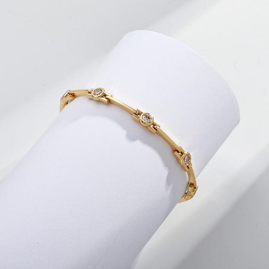 Elegantes Armband mit Zirkonen in Gold