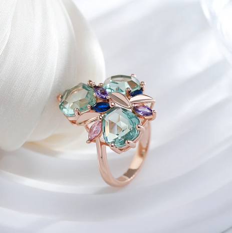 Elegantes Aquamarinblumen-Set in Roségold Farbe