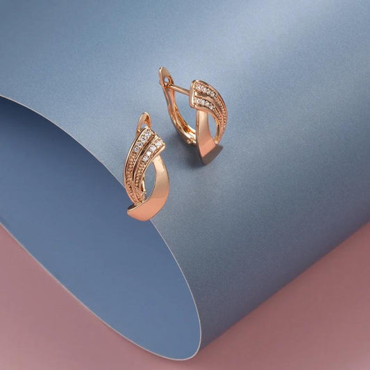 Zierliche Ohrringe mit Zirkonias in Roségold