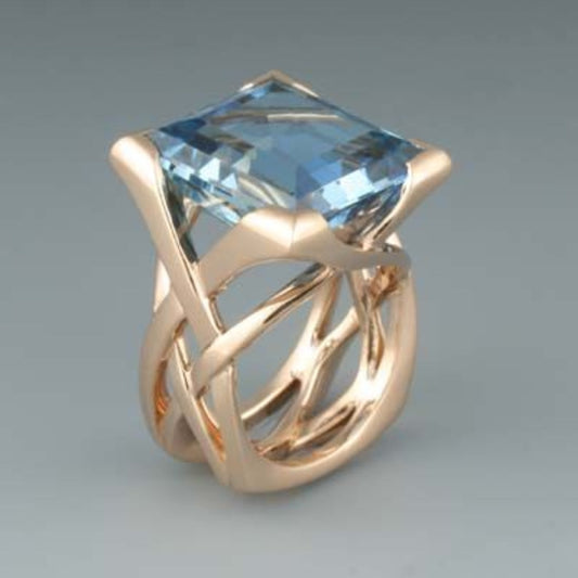 Ring mit Eingelegtem Quadratischem Blaustein