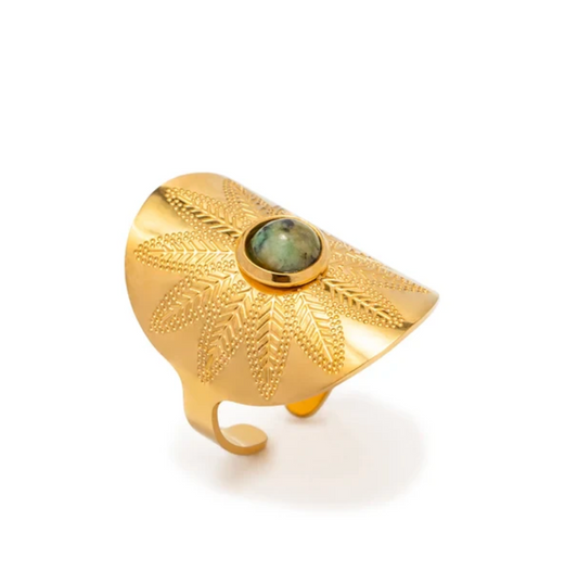 Eleganter Maya-Stil Ring in Goldfarbe mit einem Jadestein