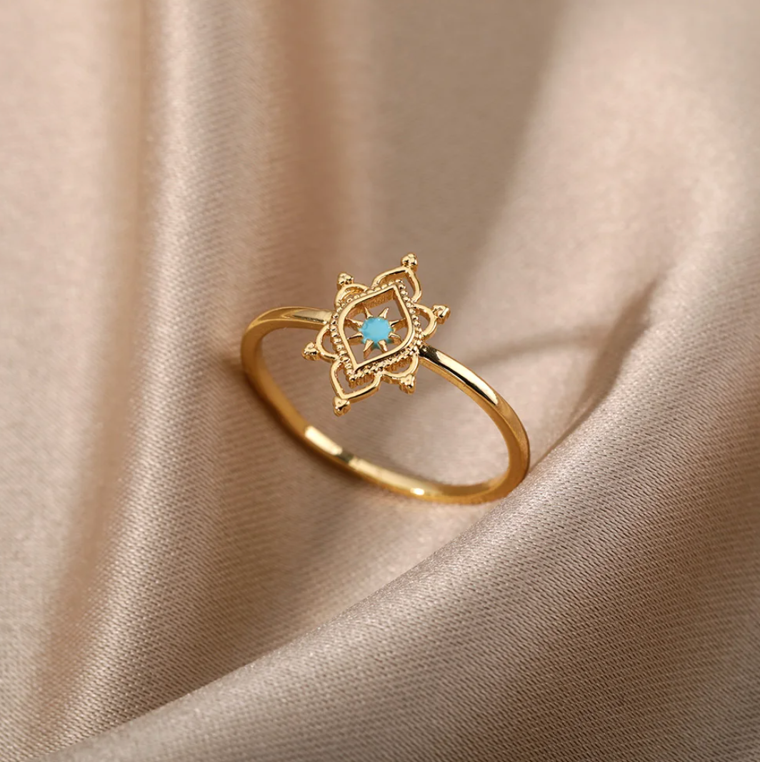 Antiker Goldfarbener Ring – Eleganz aus vergangener Zeit
