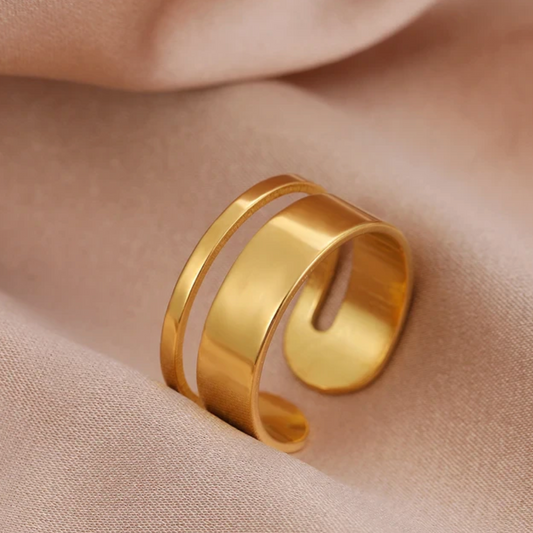 Eleganter Stilvoller Ring in Goldfarbe
