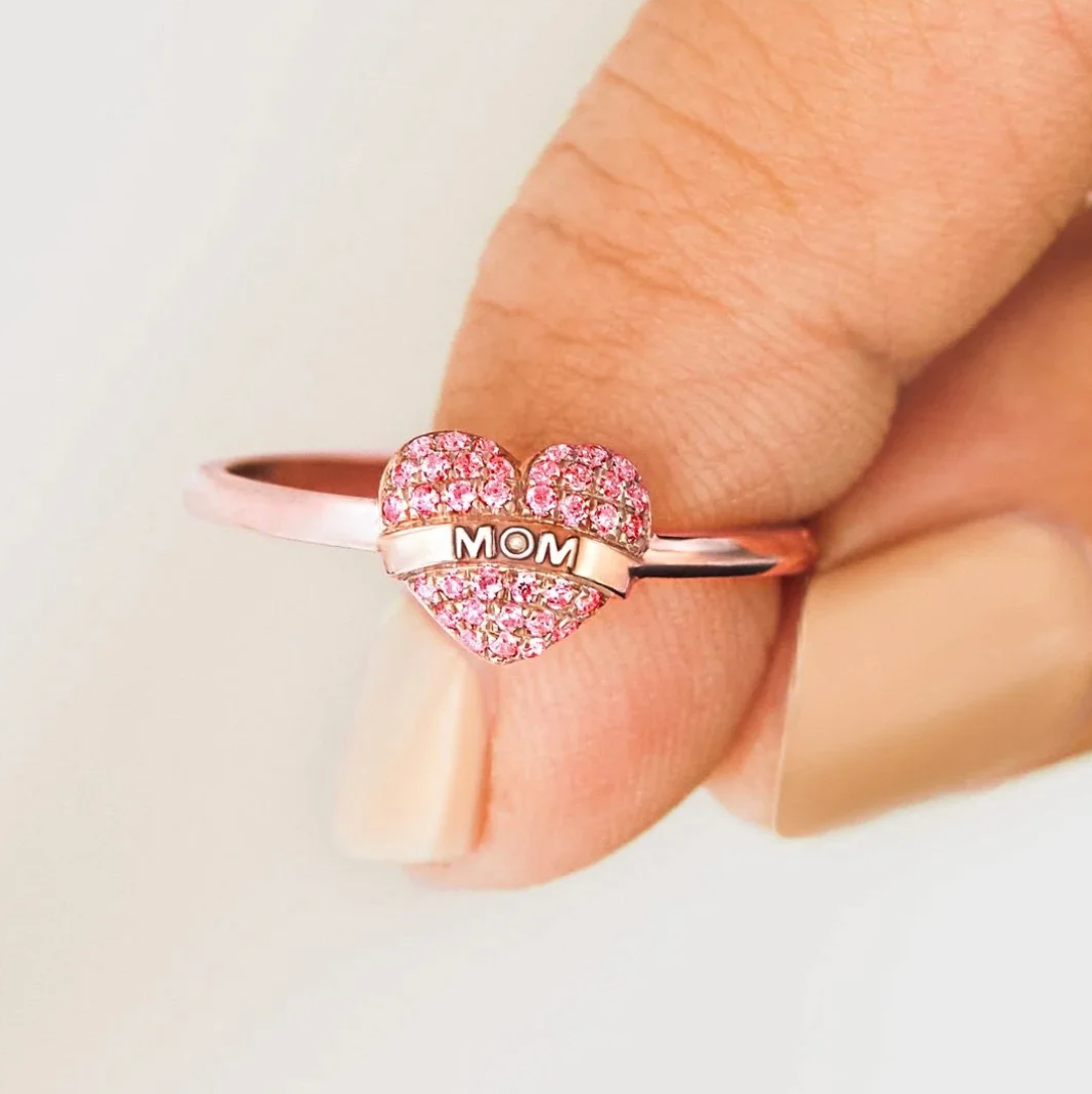 Eleganter Herzring "Mama" mit funkelnden Zirkonia, 18K vergoldet.