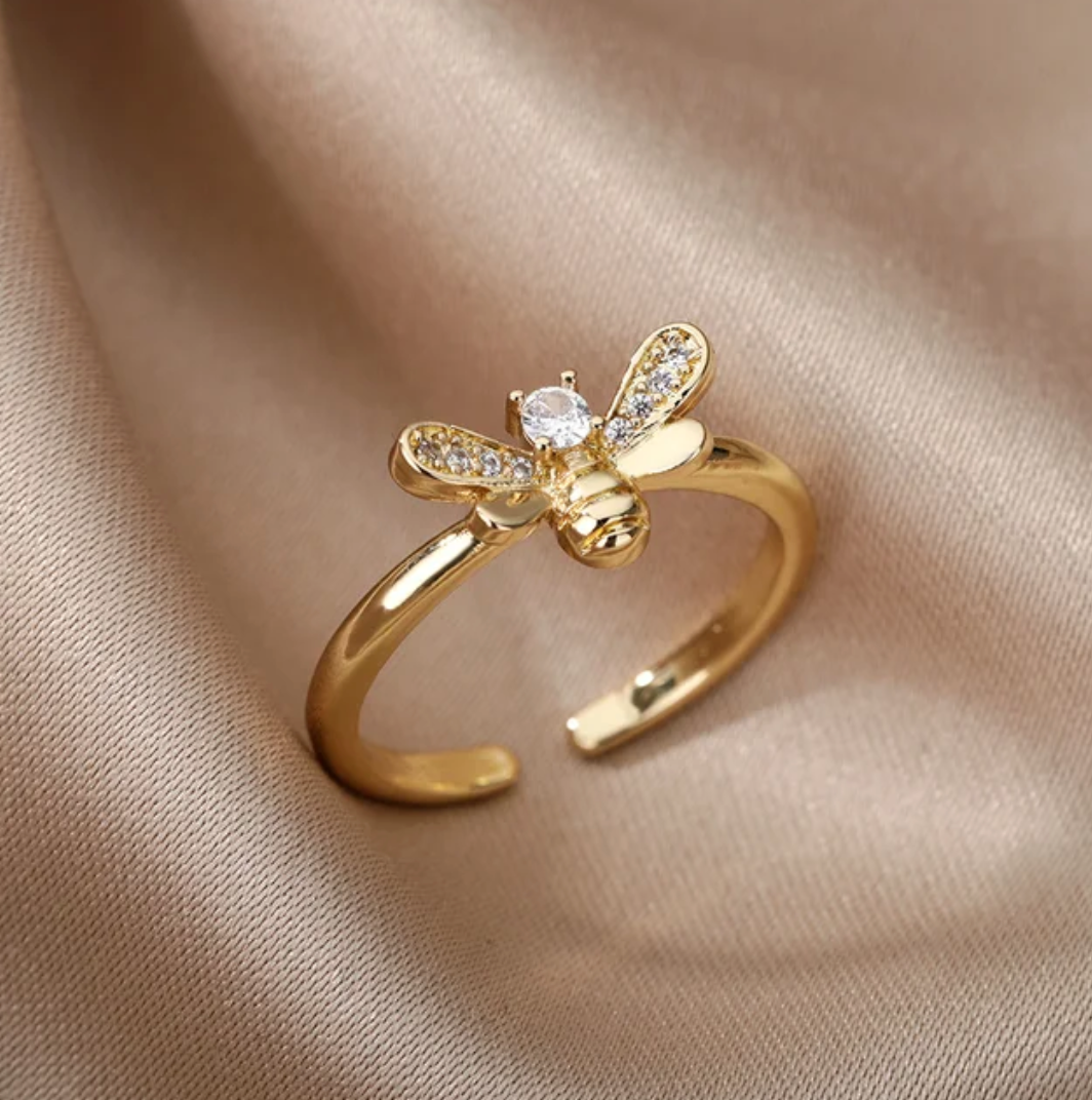 Eleganter verstellbarer Ring mit funkelnder Biene und Zirkonia