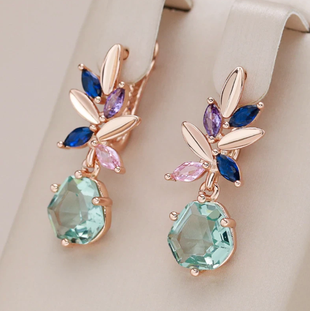 Elegantes Aquamarinblumen-Set in Roségold Farbe