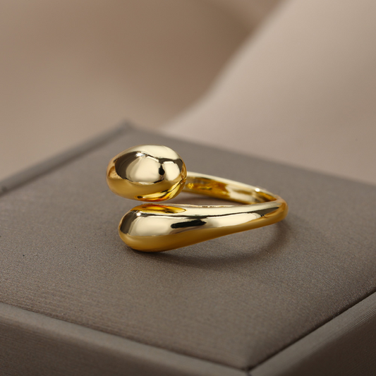 Eleganter verstellbarer Ring aus 18K vergoldetem Metall mit exquisitem Design
