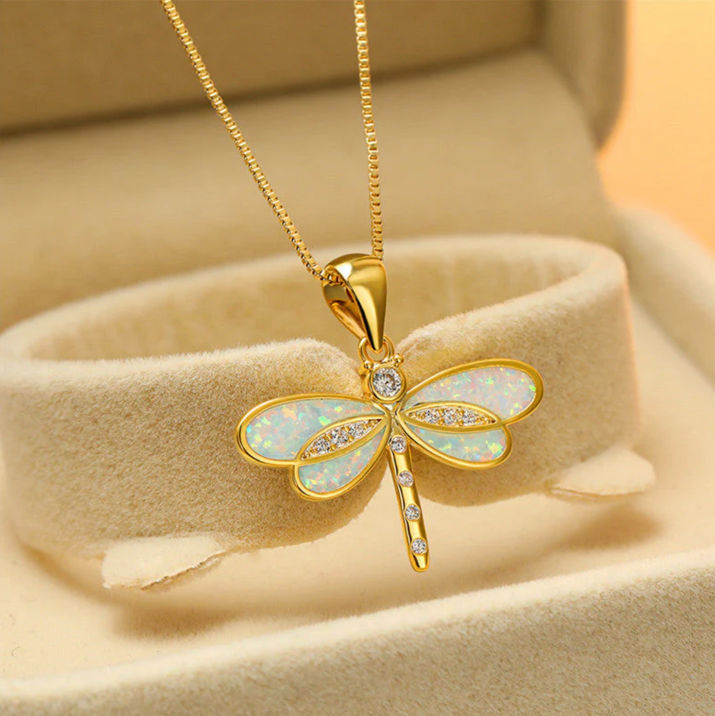 Libellen-Halskette in Gold mit Opal
