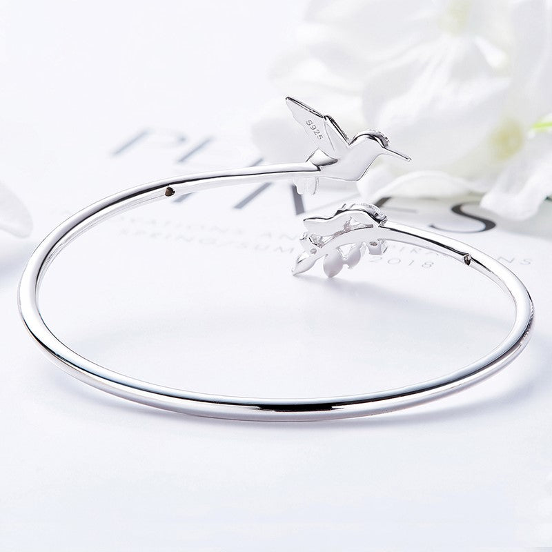 AYANA – Eleganter verstellbarer Kolibri-Ring mit funkelndem Strassdiamant