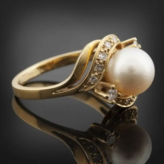 Eleganter Verschlungener Ring mit Perle und Zirkonia