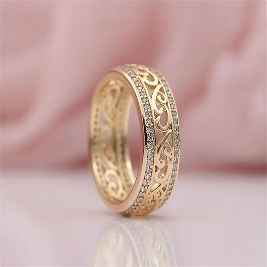 Eleganter Hohler Ring mit Zirkonen